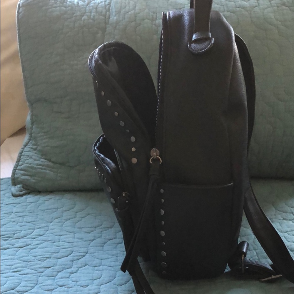 Backpack - Picture 3 of 4